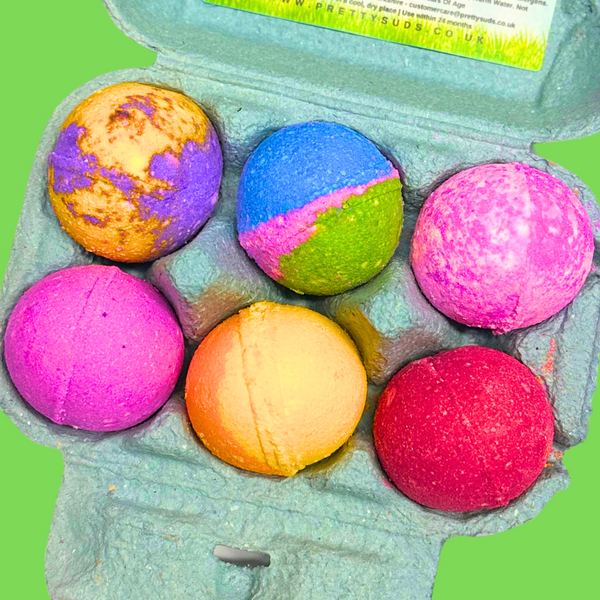 That Smells Lush! Bath Bomb Egg Box 450g