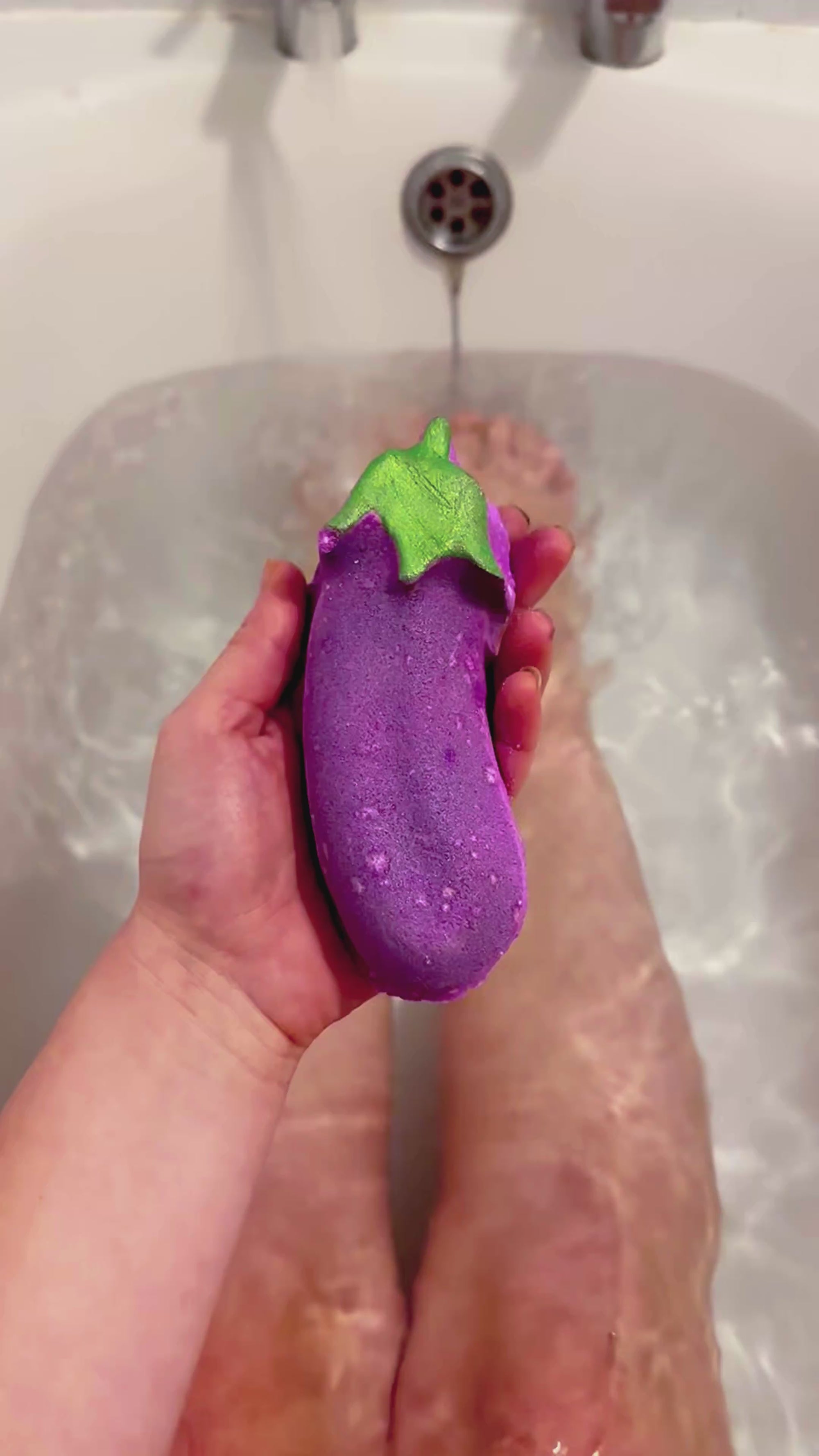 Don't Be An Eggplant Bath Bomb 220g